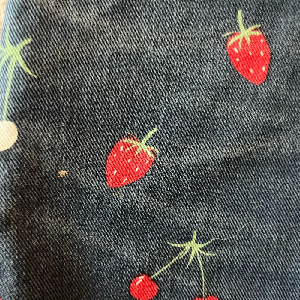 BDG strawberry button shorts. - Picture 2 of 12